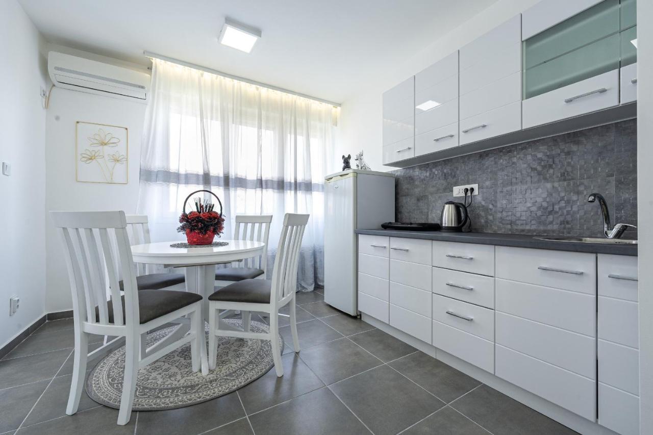 Clock Tower Lux Apartment Podgorica Buitenkant foto