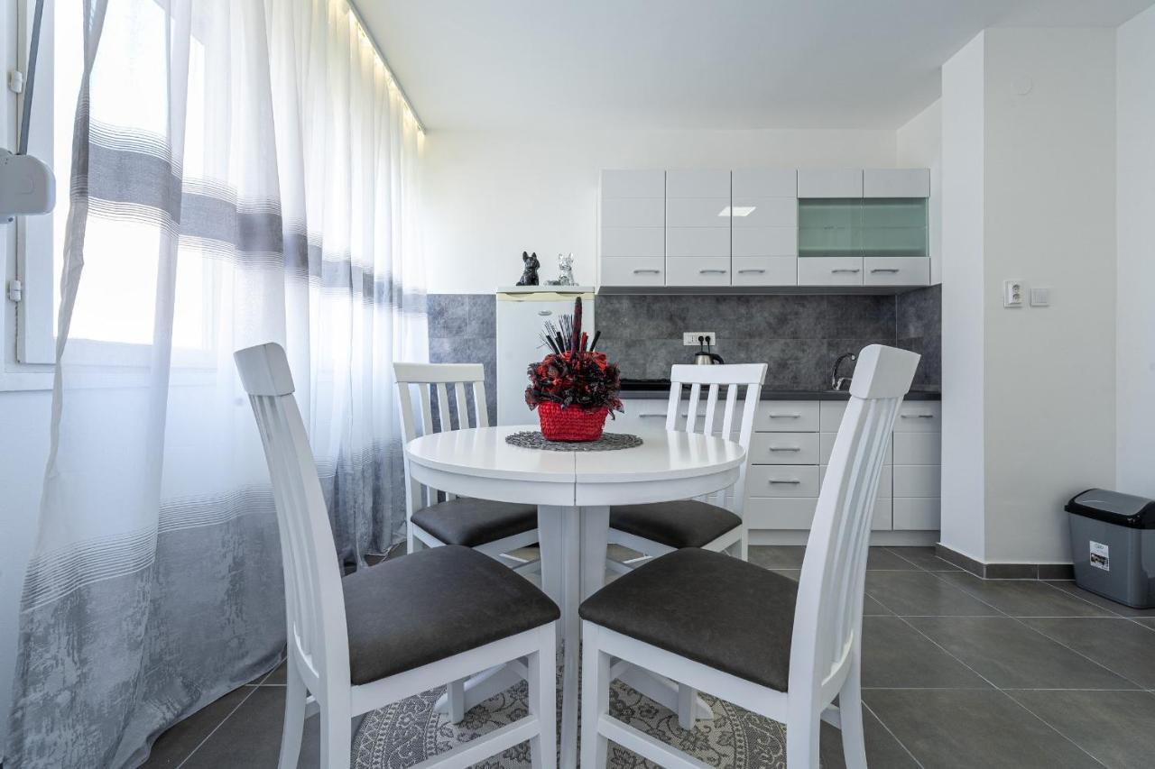 Clock Tower Lux Apartment Podgorica Buitenkant foto