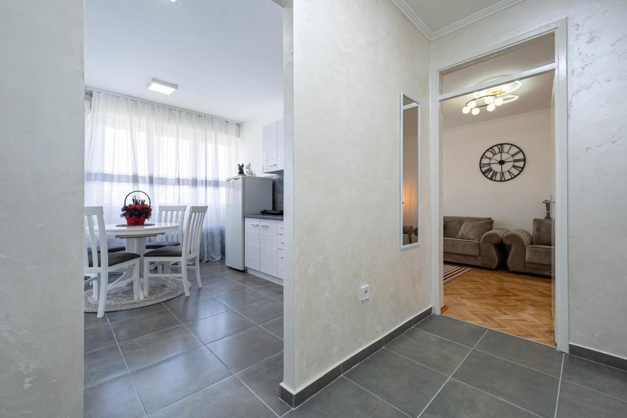 Clock Tower Lux Apartment Podgorica Buitenkant foto